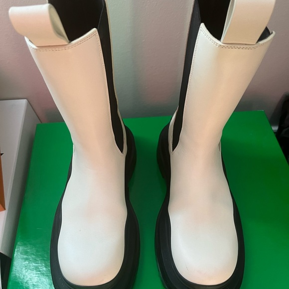 Bottega Veneta Tire boot . Comes with box and dust bags Size 36 - Picture 3 of 6